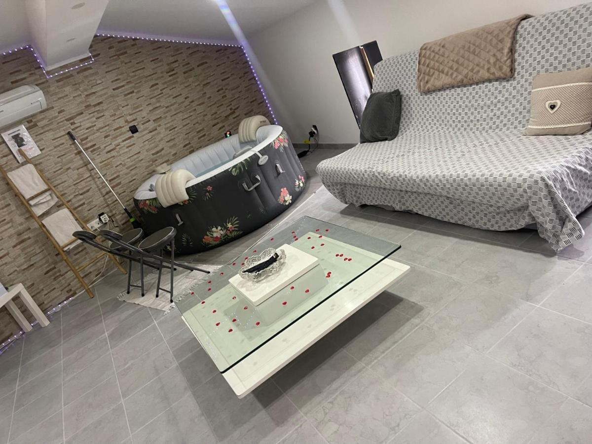 Trèbes Love'Room מראה חיצוני תמונה